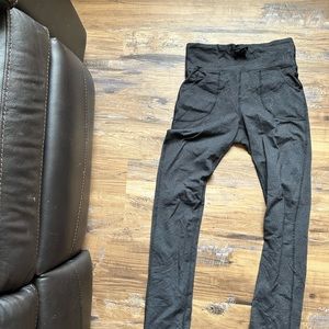 Lululemon size 8 leggings
